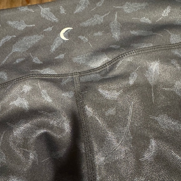 Women’s Zyia Black Patterned Leggings - Picture 5 of 5